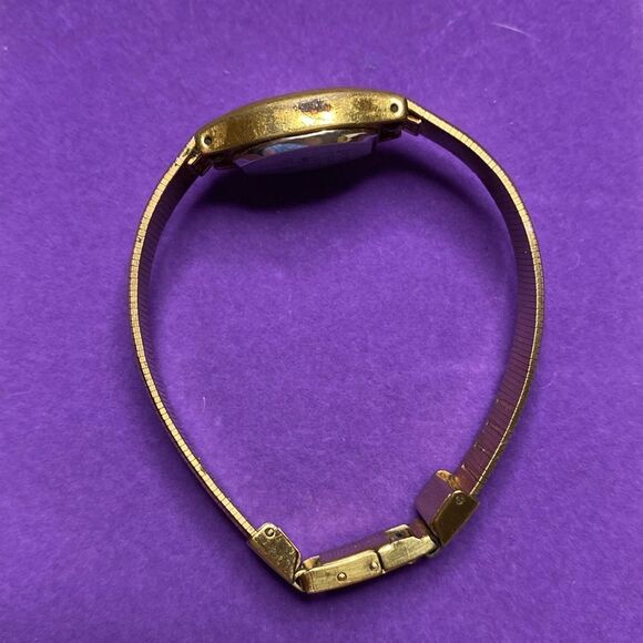 💛 Vintage Gold Plated Pulsar Quartz Watch - Picture 2 of 5